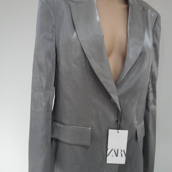 Woman's suit - Picture 2 of 9